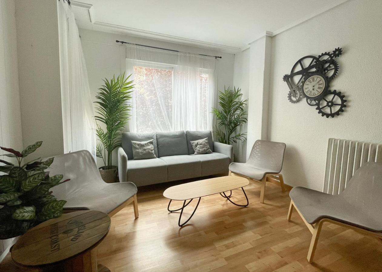 Az The Bridge Hostel - Coliving Zaragoza Eksteriør billede